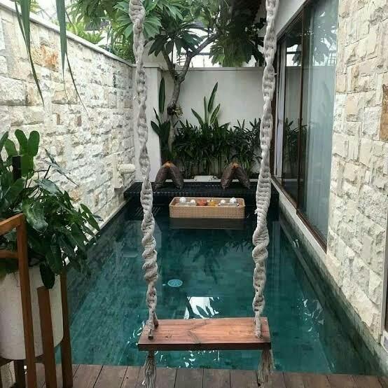 Kolam Renang Di halaman Rumah