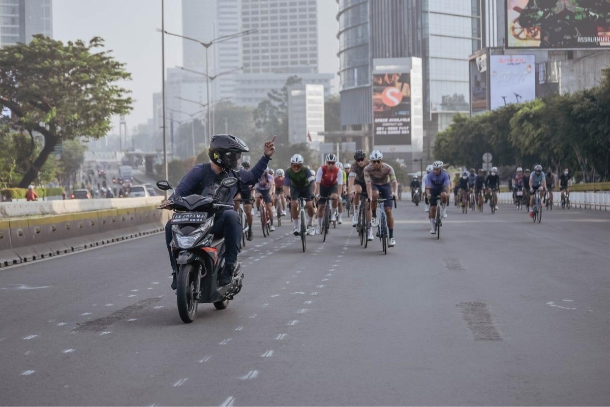  Viral Pemotor Acungkan Jari Tengah ke Kelompok Pesepeda