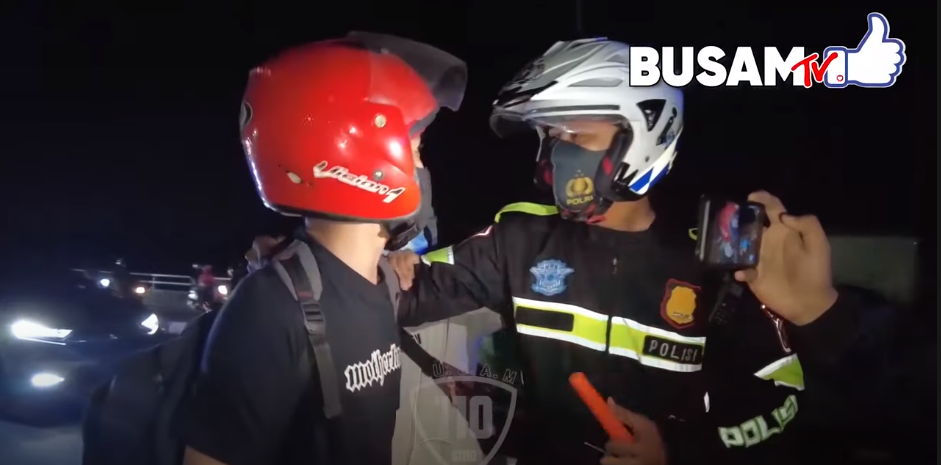 VIRAL Pemuda Pelanggar Lalin Ingin Menimpas Polisi di Samarinda