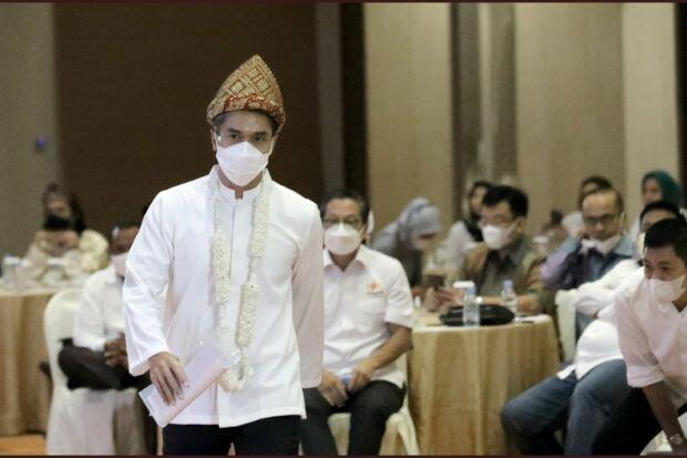 Anin Sebut Penanganan Covid-19 Seperti Menyalip di Tikungan