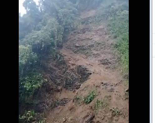 Jalan Cipanas-Warungbanten Longsor, Tak Bisa Dilalui Semua Jenis Kendaraan