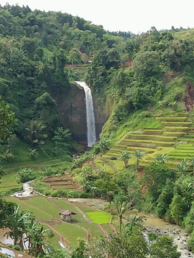 Curug Kembar Cihideung Sukabumi, Surga Tersembunyi Yang Menguji Adrenalin