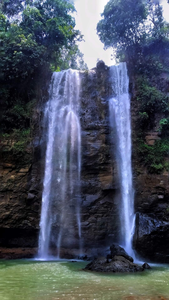 Curug Kembar Cihideung Sukabumi, Surga Tersembunyi Yang Menguji Adrenalin