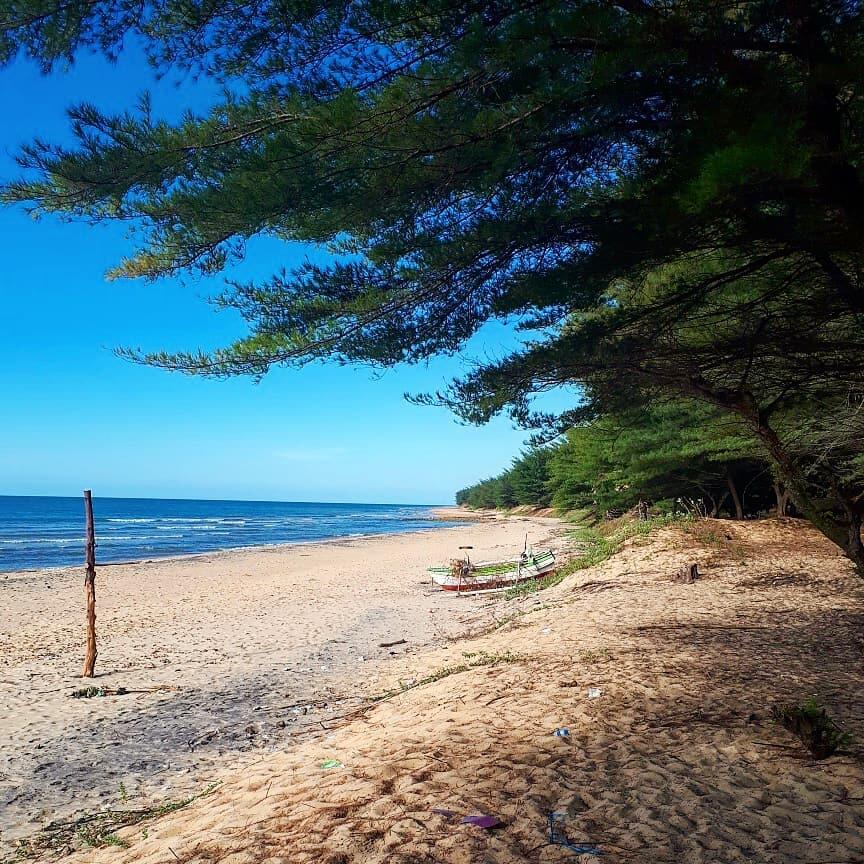 Pantai Slopeng, Lautan dengan Hamparan Pasir yang Luas