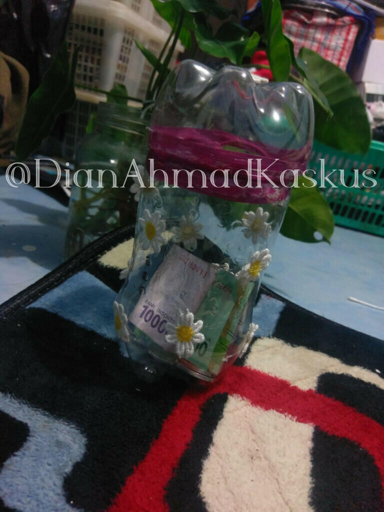 Cara Mudah Membuat Tabung Cantik Dari Botol Bekas, Yuk Buruan Bikin!
