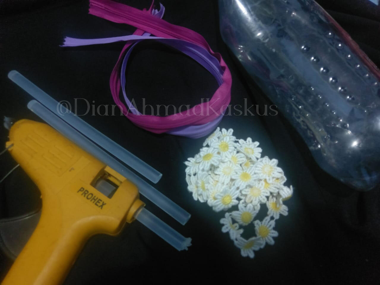 Cara Mudah Membuat Tabung Cantik Dari Botol Bekas, Yuk Buruan Bikin!