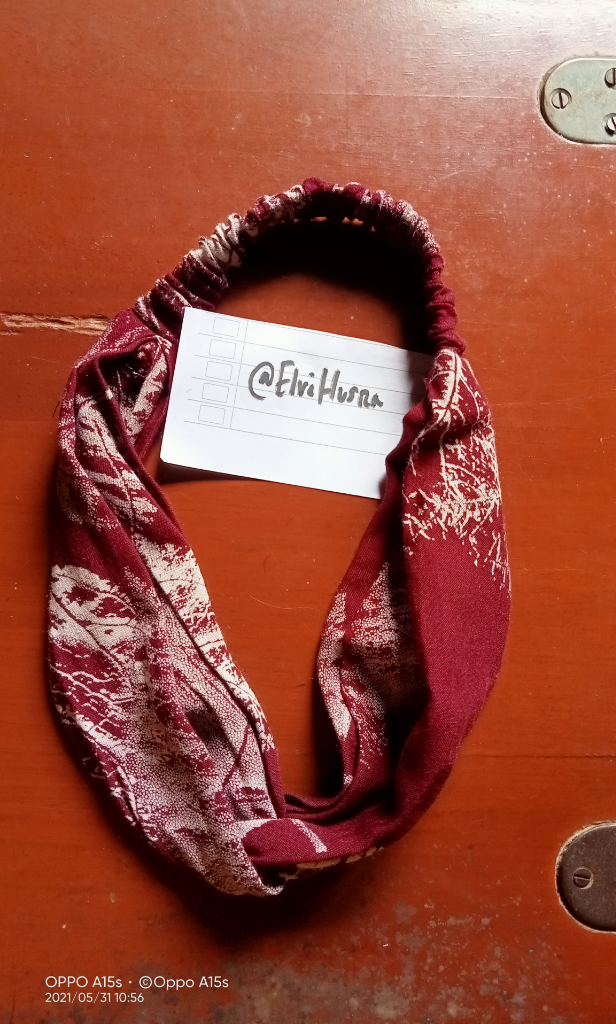 Bandana Silang Ala Olshop! Bikin Sendiri Dari Kain Sisa Hasilnya Cantik Banget!