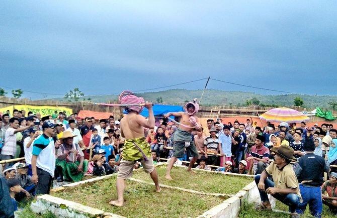 Mengenal Ojhung: Tradisi Untuk Tolak Bala Khas Madura
