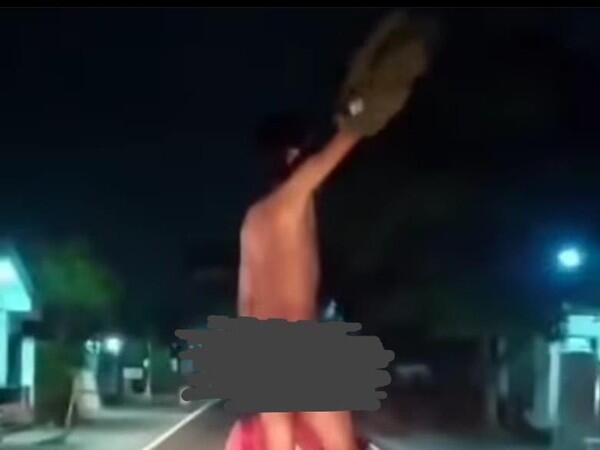 Viral Pemuda Bugil Bonceng Motor Sambil Berdiri di Klaten