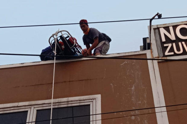 Diduga Tersengat Listrik, Kuli Bangunan Tewas di Atas Ruko