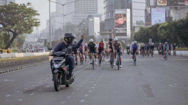 JadiLokasi Foto Viral,Anies Izinkan Road Bike Melintas di Jalur Motor SudirmanThamrin