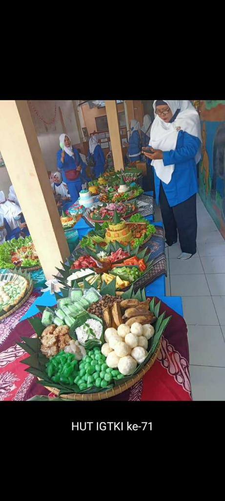 Tumpeng yang Satu Ini Bikin Seger dan Melek Mata, Penasaran?