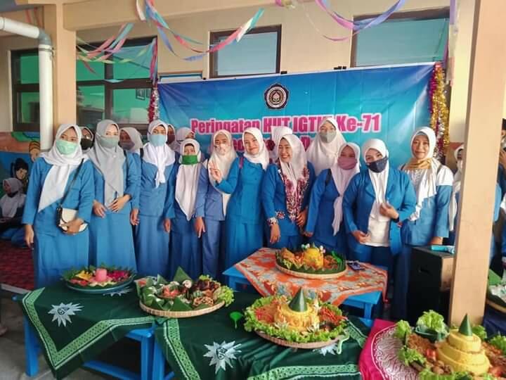 Tumpeng yang Satu Ini Bikin Seger dan Melek Mata, Penasaran?