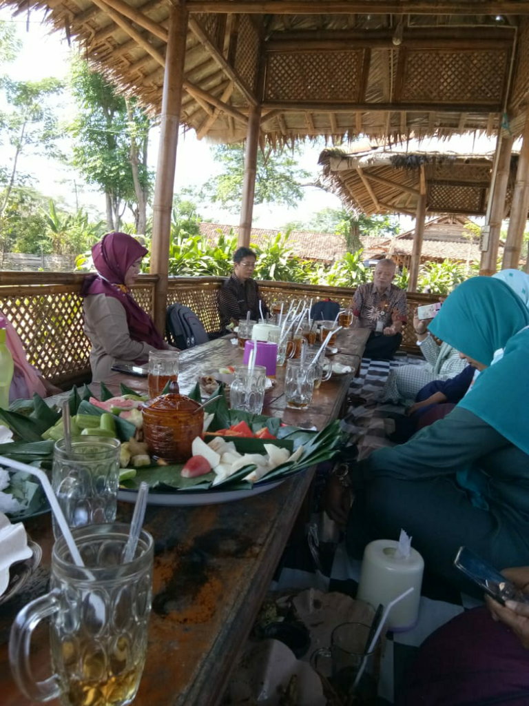 Tumpeng yang Satu Ini Bikin Seger dan Melek Mata, Penasaran?