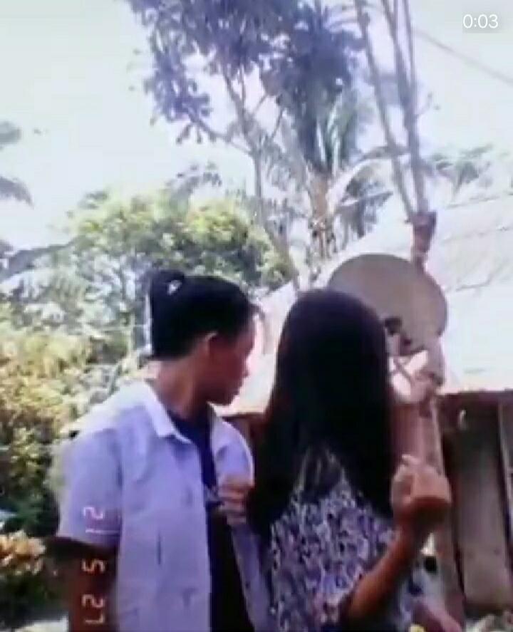 Terlalu Heboh Goyang Tiktok, Bocah ini Terjun Bebas Bersama Batang Pohon!