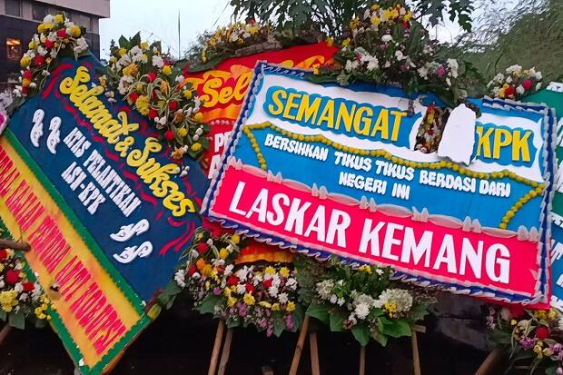 KPK Dibanjiri Karangan Bunga Usai Lantik 1.271 Pegawai Jadi ASN