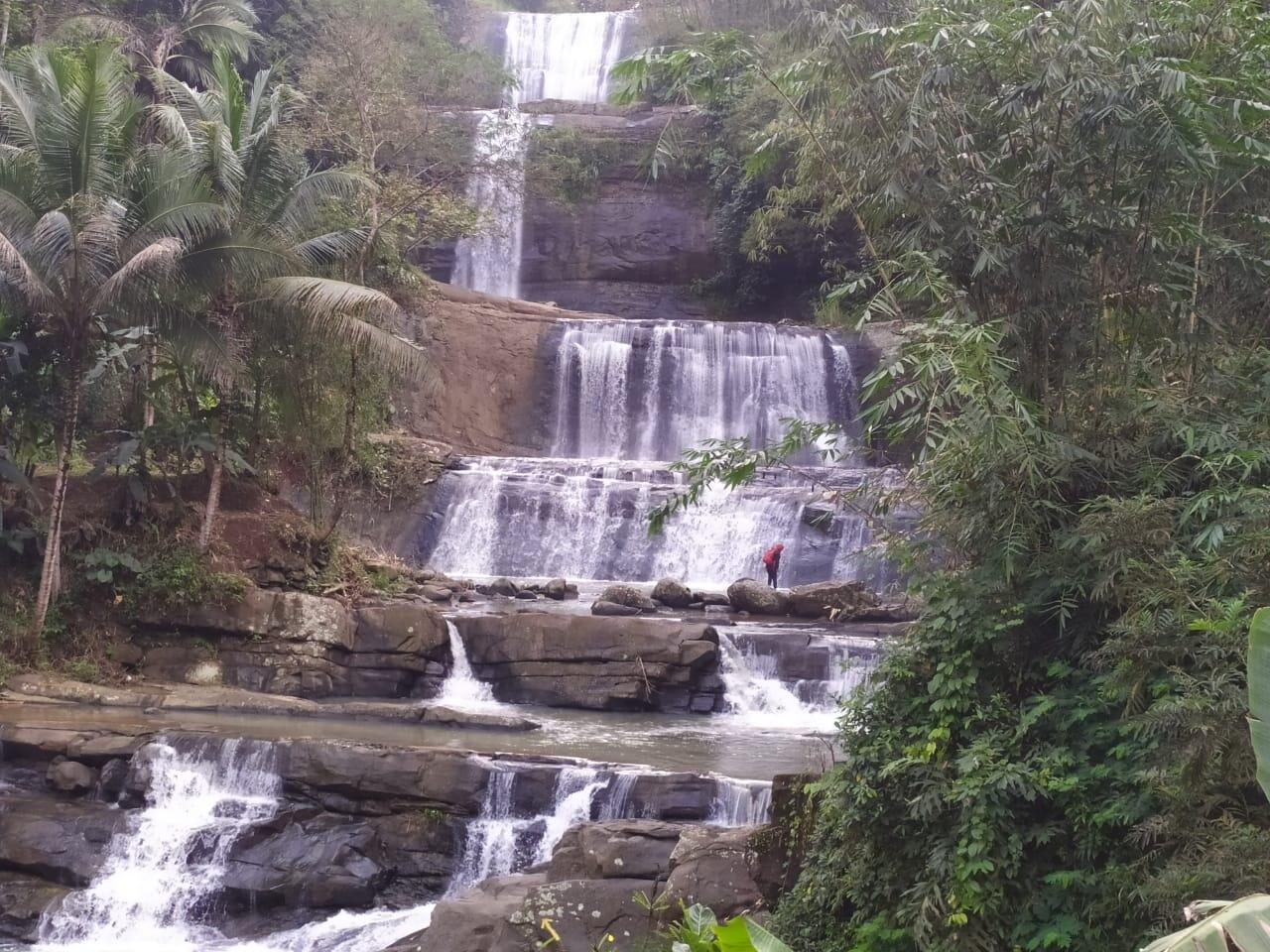 Curug Nangga, Air Terjun Bertingkat Tujuh Yang Eksotis, Berani Naik, Gan?