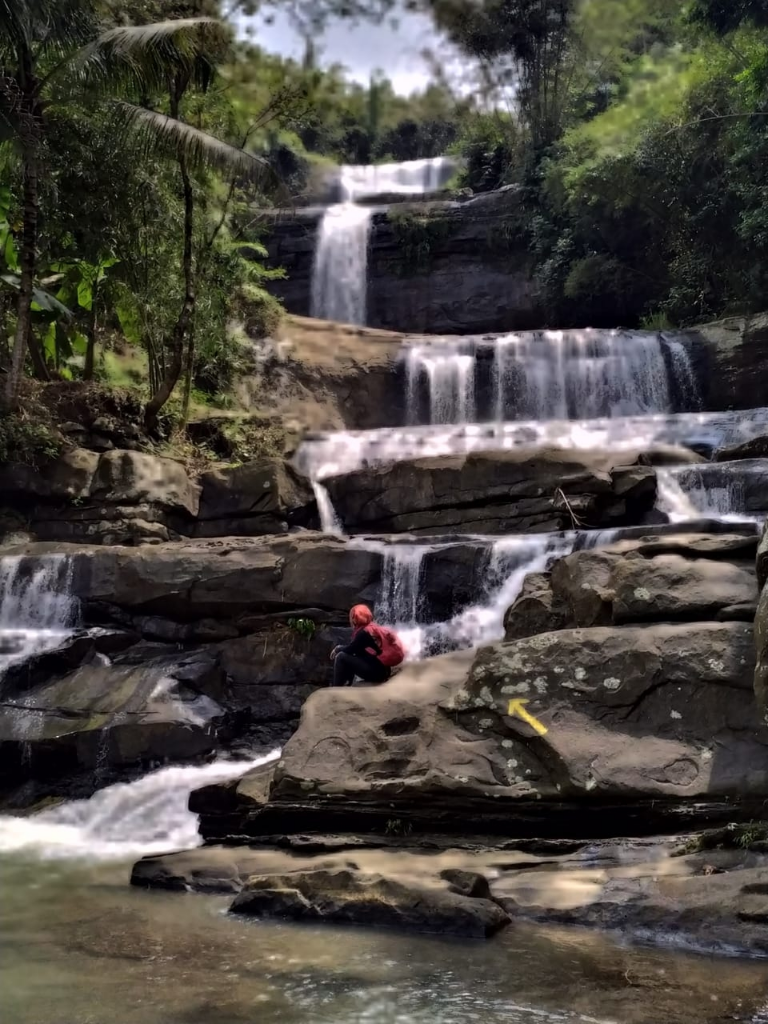 Curug Nangga, Air Terjun Bertingkat Tujuh Yang Eksotis, Berani Naik, Gan?