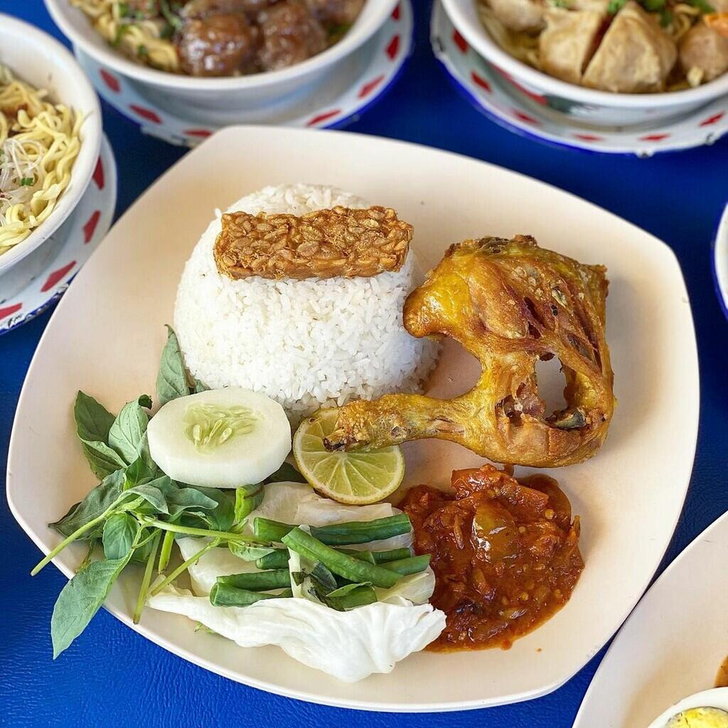 Wisata Kuliner Murah Meriah Di Makassar. Penasaran? Yuk, Cobain!