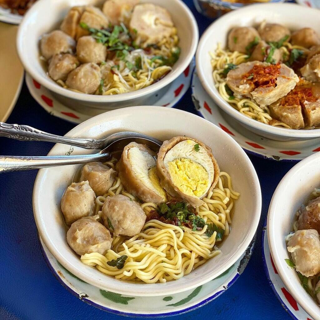 Wisata Kuliner Murah Meriah Di Makassar. Penasaran? Yuk, Cobain!