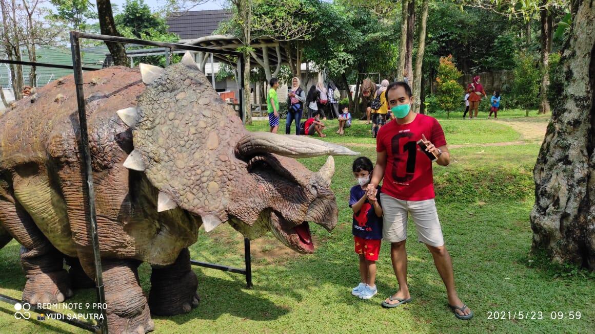 Ada Dinosaurus di The Forest Island Purwokerto