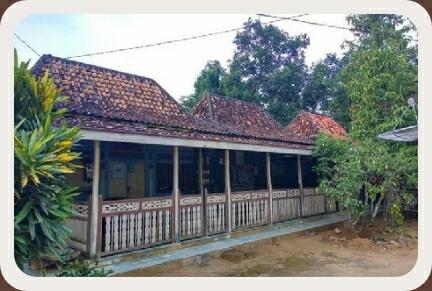 Tanean Lanjhang, Rumah Adat Cermin Relijius dan Eratnya Persaudaraan Suku Madura
