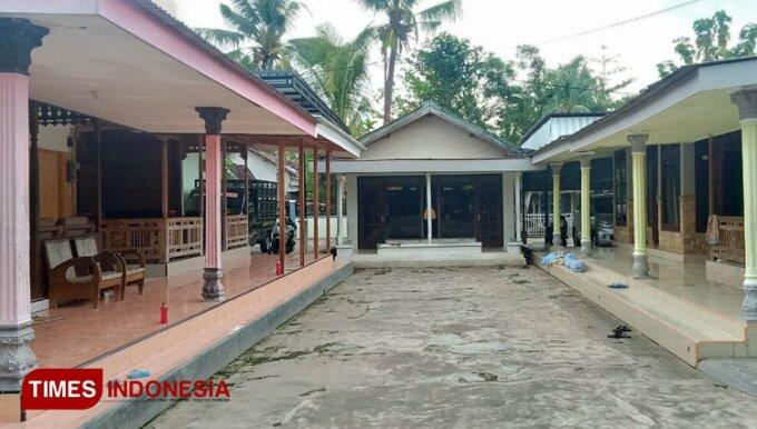 Tanean Lanjhang, Rumah Adat Cermin Relijius dan Eratnya Persaudaraan Suku Madura