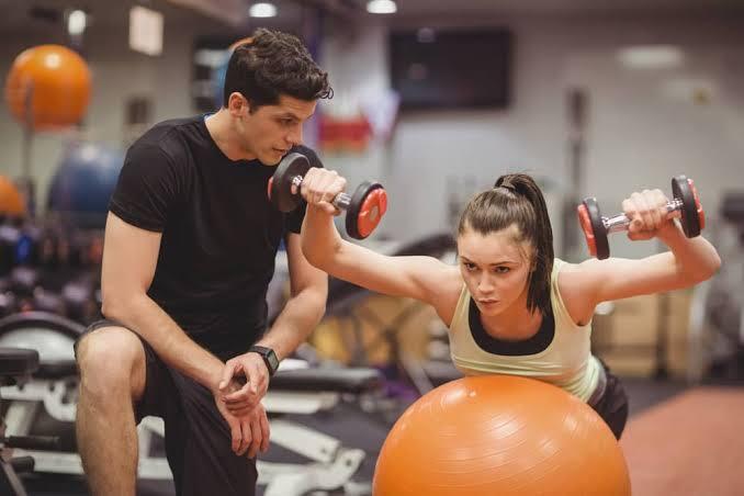 Dihujat karena Pakaian Nge-gym Umbar Aurat, Cewek Ini Pakai Gamis dan Lakukan Hanging