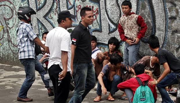 Aksi Preman Pukul Orang Tua di Pasar Medan Viral, Premanisme Harus Ditertibkan