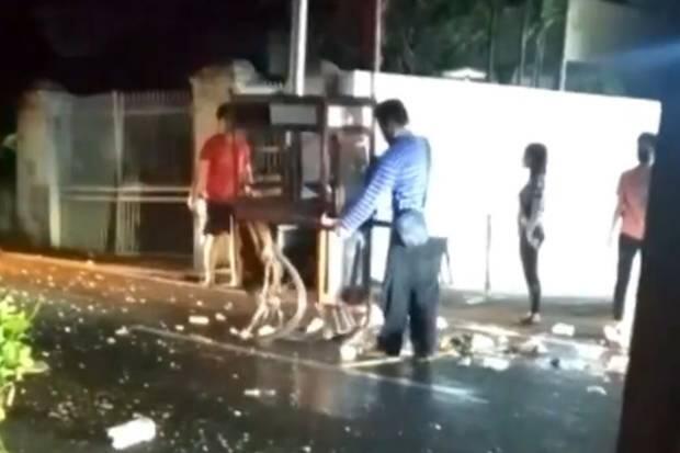 Melaju dengan Kecepatan Tinggi, Aerox Seruduk Gerobak Bakso Malang