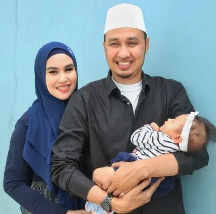 Deretan Artis Cantik yang Menikah Dengan Ustaz, Adakah Idolamu? 