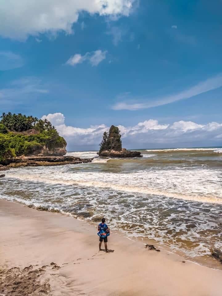 Deretan Pantai Di Sukabumi Yang Memiliki Gugusan Karang Super Cantik