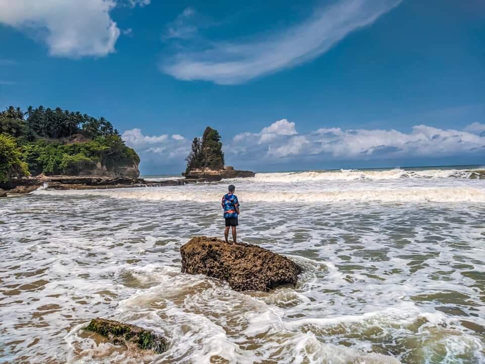 Deretan Pantai Di Sukabumi Yang Memiliki Gugusan Karang Super Cantik