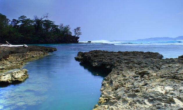 Deretan Pantai Di Sukabumi Yang Memiliki Gugusan Karang Super Cantik