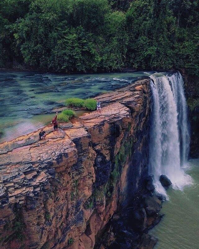 Curug Awang, Niagaranya Sukabumi Yang Berlokasi Di Kawasan Geopark Ciletuh