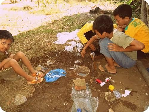 Anak Bermain Tanah, Haruskah Orang Tua Cemas?