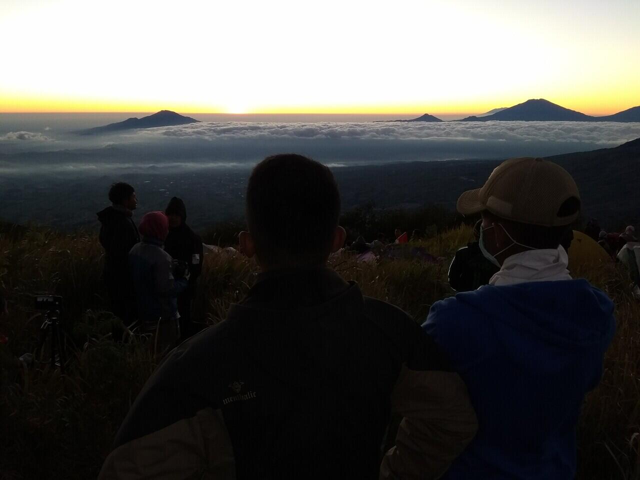 Kenapa Banyak Orang Naik Gunung ? Ini Alasanya !