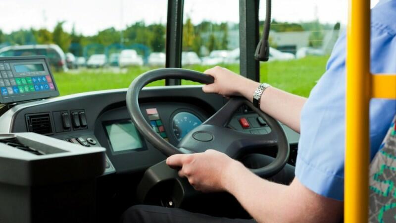 Beri Peringatan Ada Copet Pada Penumpang, Sopir Bus Punya Cara Unik!