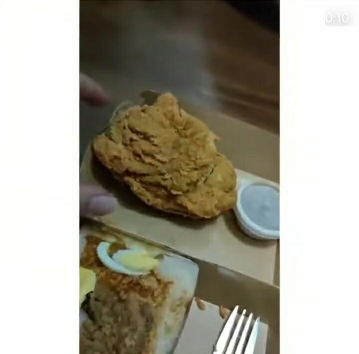 Antara Sedih dan Ngakak, Wanita ini Pesan Ayam Goreng Tapi Malah Dapat Handuk Goreng