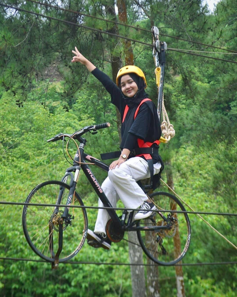 Pesona Curuk Song Yang Terkesan Natural Dan Nge-hits, Wajib Kepo!