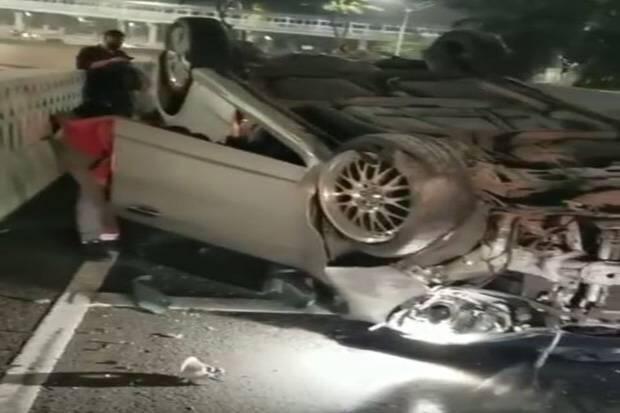 Ternyata Ini Penyebab Mobil Terguling di Simpang Susun Semanggi
