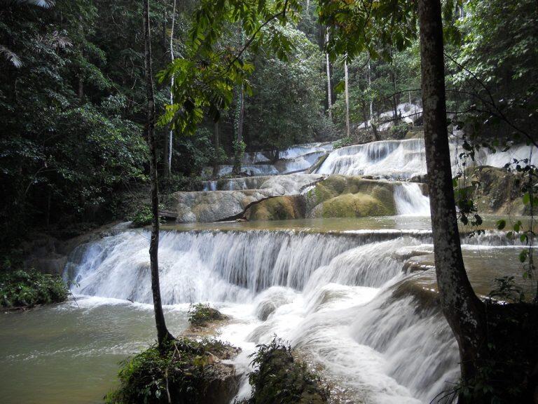 12 Air Terjun Terbaik Indonesia