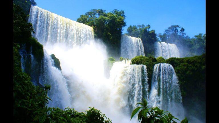 12 Air Terjun Terbaik Indonesia