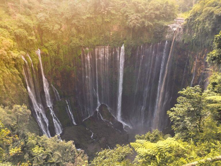 12 Air Terjun Terbaik Indonesia