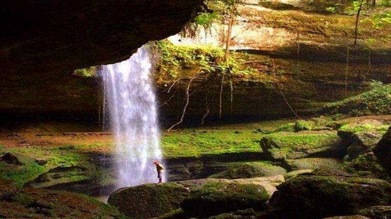 12 Air Terjun Terbaik Indonesia