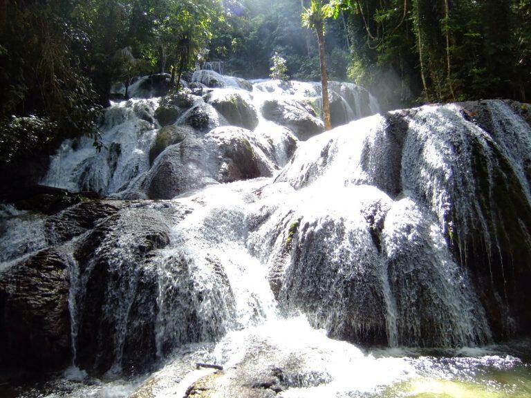 12 Air Terjun Terbaik Indonesia