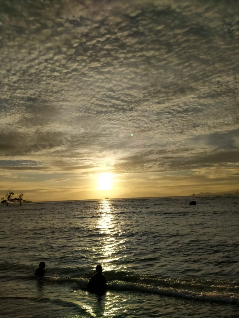 Ingin Berburu Sunset & Senja Romantis? Ke Pantai Sebalang Aja, Kuy!