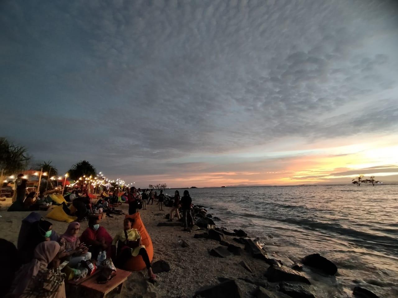 Ingin Berburu Sunset & Senja Romantis? Ke Pantai Sebalang Aja, Kuy!