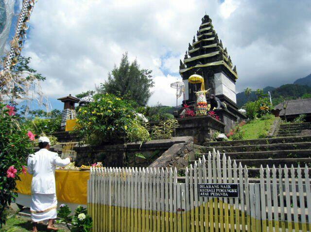 Pura Parahyangan Dan Keindahan Alam Raya Bogor