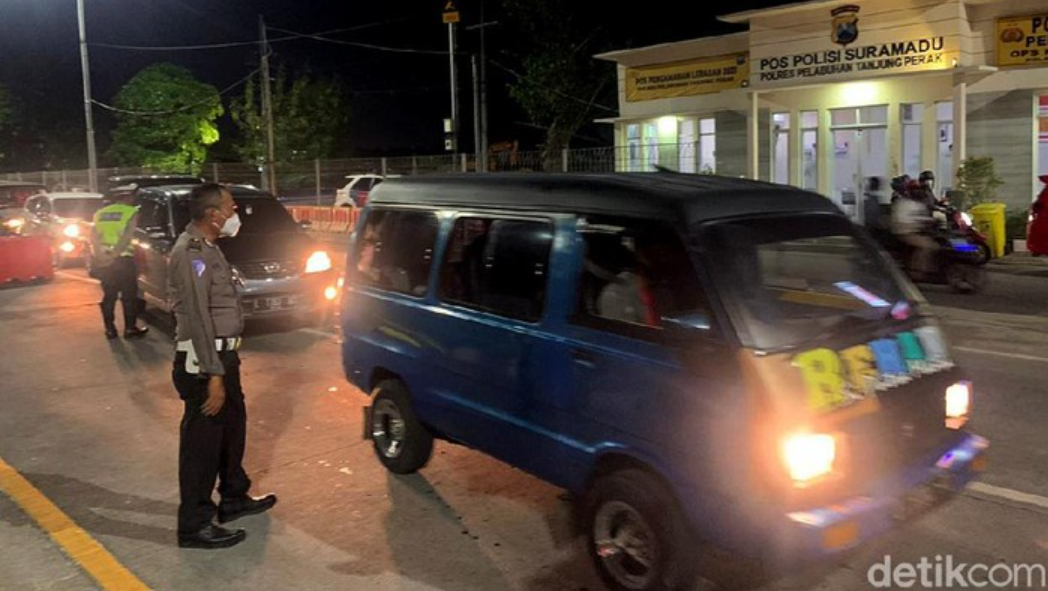 Surabaya Waspada. Warga Madura ke Surabaya Hindari Tes Swab, Pagar Suramadu Dijebol.